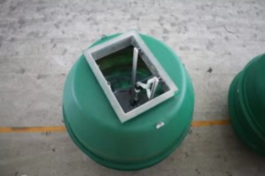 Poly-dedestrian-duty-lid-pump-station