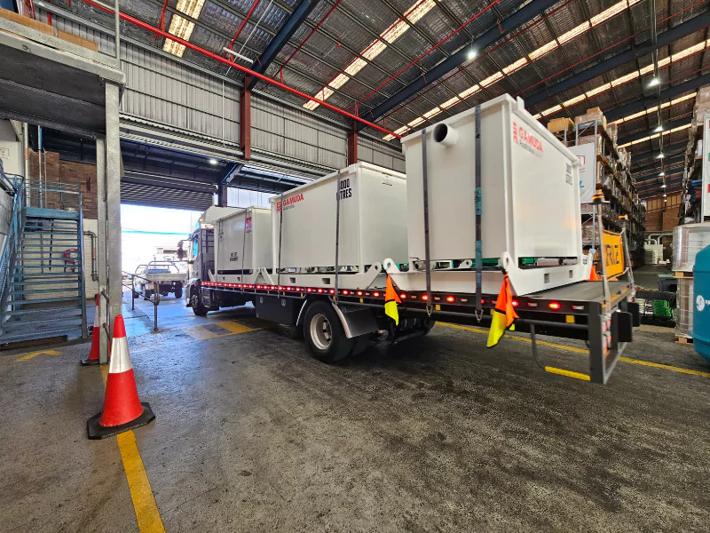 dewatering fish tanks loaded on the trailer truck