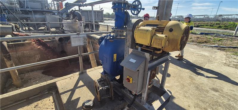 Industrial WSP self-priming pump with a rugged ductile iron casing and clean-out cover plate for solids handling.