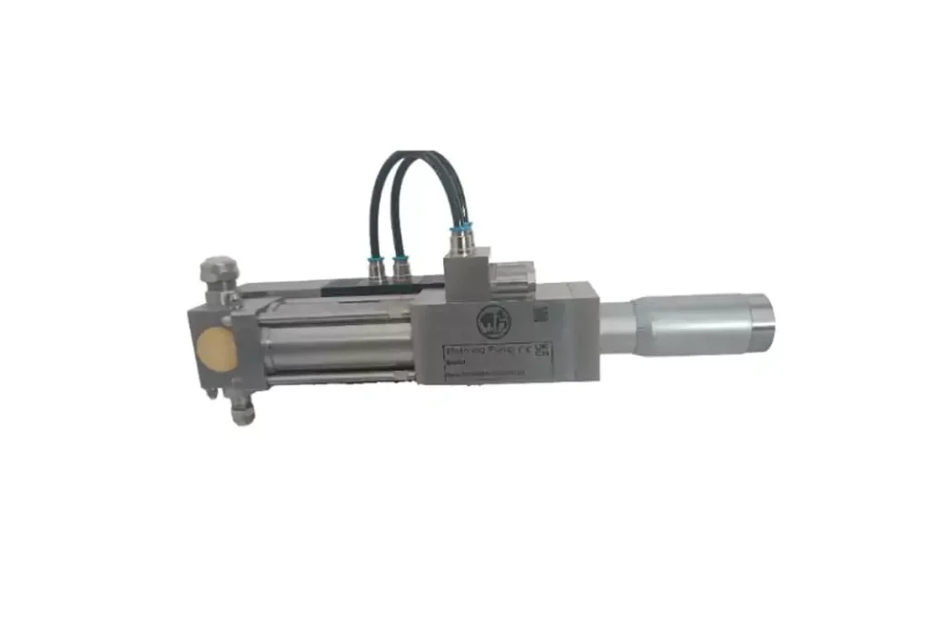 Metallic Hife equipment assembly with a projecting shaft